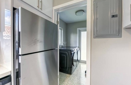Wilton Manors Apartment | 2025-A Sunshine Manors
