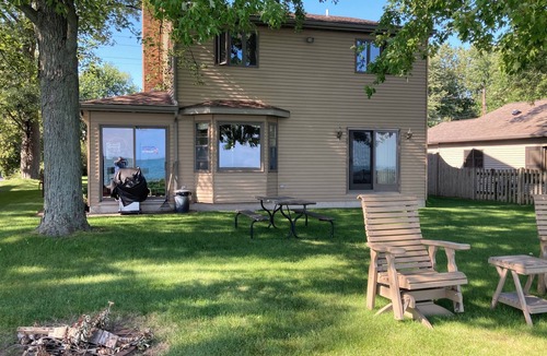 Fox Crossing Cottage | 2025 NFL Draft, Green Bay Packer home games and EAA rental on Lake Winnebago