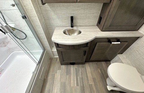 Coram House | 2025 RV with 2 full baths sleeps 9