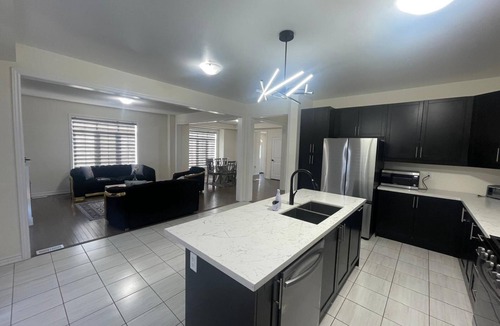 Mount Pleasant House | 202501 Stunning 6 Bed 3.5 Bath Corner Detached Home Away From Home