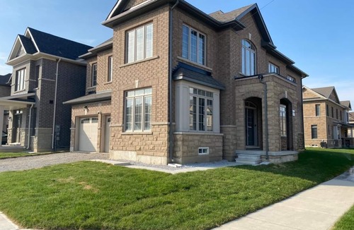 Mount Pleasant House | 202501 Stunning 6 Bed 3.5 Bath Corner Detached Home Away From Home