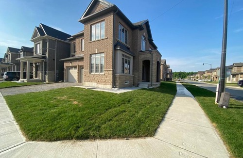 Mount Pleasant House | 202501 Stunning 6 Bed 3.5 Bath Corner Detached Home Away From Home