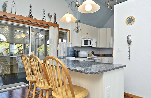 Carova Beach House | 2026 Family vacation at 2024 prices:Pool,hot tub,dogs ok.4WD adventure awaits!