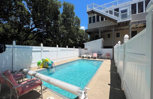 Carova Beach House | 2026 Family vacation at 2024 prices:Pool,hot tub,dogs ok.4WD adventure awaits!