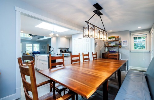 Lakeside Cottage | (2026 OPEN!) PRIVATE HOT TUB AND ASSOCIATION BEACH ACCESS!
