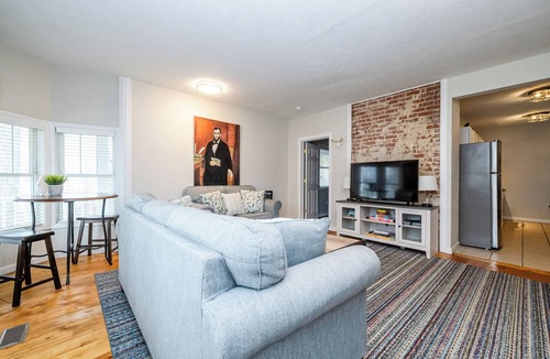 Three Oaks House | (2026 OPEN!) Three Oaks Home Close To Everything! Two Night Summer Min!