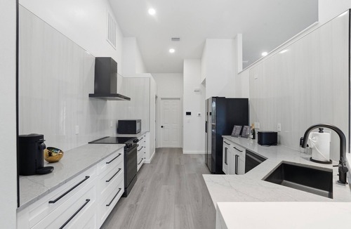 Crown Pointe House | 2026 Renovated Luxury Home. Heated Pool. 10 mins to 5th Ave, Pier Beach
