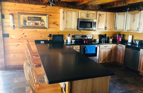 North Hero House | 2026 SEASON OPEN SPRING FISHING & SUMMER WEEKS Waterfront Private-Dock-Launch