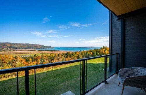 Baie-St-Paul Apartment | 203 | Luxury Coffee Bean Condo | Pool & View