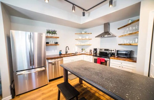 Southside Apartment | 203 The Lofts, by Flagtown, 2 bed 2 bath with community hot tub