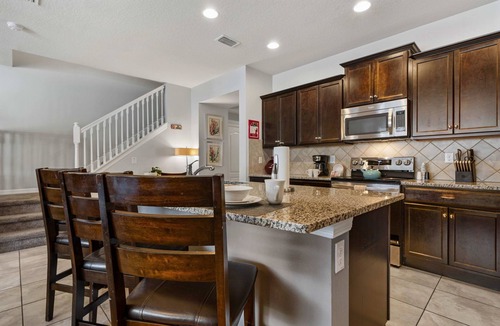 Four Corners House | 2030 Majorca Drive