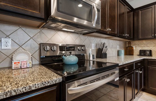 Four Corners House | 2030 Majorca Drive