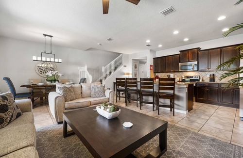 Four Corners House | 2030 Majorca Drive