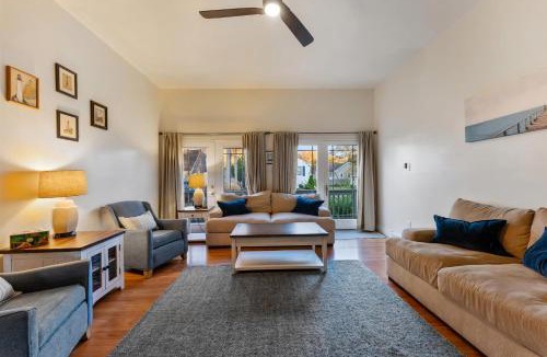 Town Bank House | 204 Glencreek Road