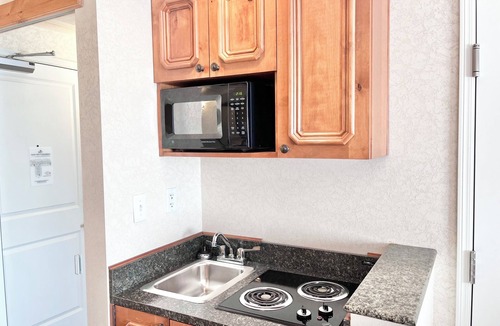 Midway Condo | 207 | Golf & Mountain Views | King Zermatt Suite