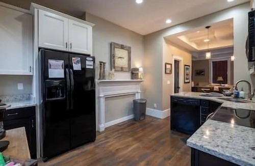 Madison House | #207 King Suites, River Views, Deck, Downtown