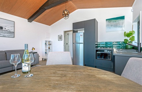 Patutahi Cabin | 208 Lake Road