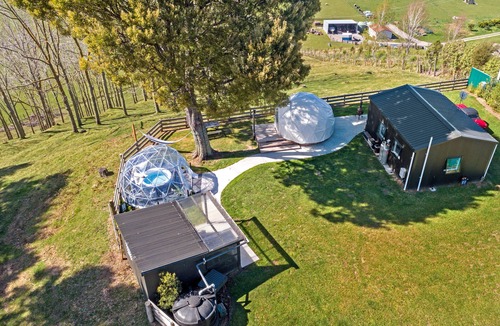 Patutahi Cabin | 208 Lake Road