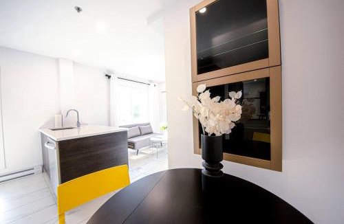 Cote-Des-Neiges—Notre-Dame-De-Grace Apartment | 208 - Modern Cozy Bright Apt with 2BR,Gym,Prking,DT&Airport