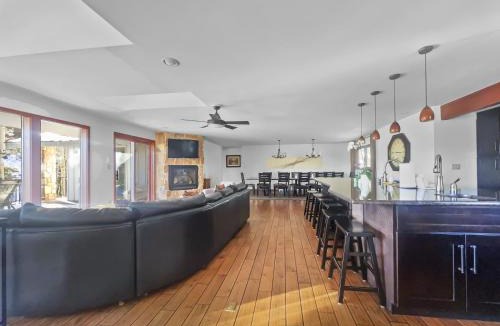 Dillon House | 208 Tenderfoot 5Br 5Ba