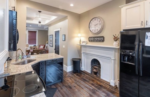 Madison House | #209 Kings, River View, Deck, Bicentennial Park