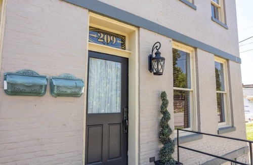 Madison House | #209 Kings, River View, Deck, Bicentennial Park