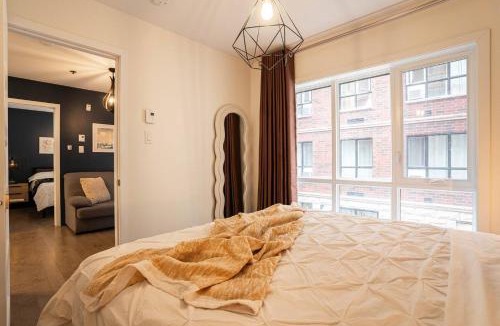 Cote-Des-Neiges—Notre-Dame-De-Grace Apartment | 209 - Modern Home Ambiance 2 BR with Gym,Parking,DT&Airport