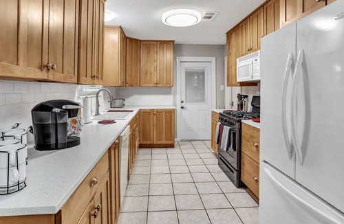 Texas City House | 20min→Galveston, Ruko TV Backyard King, garage
