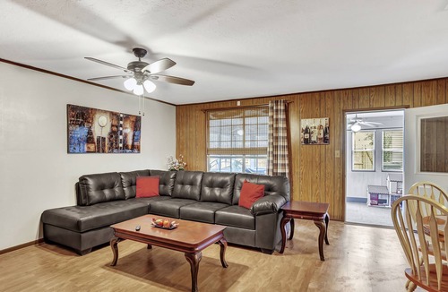 Texas City House | 20min→Galveston, Ruko TV Backyard King, garage
