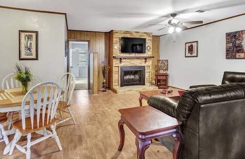 Texas City House | 20min→Galveston, Ruko TV Backyard King, garage