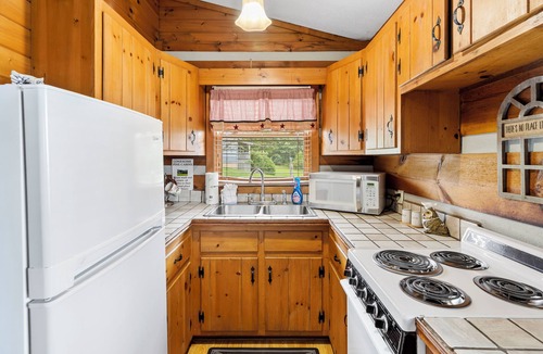 Fancy Gap Cabin | 21 Acre Mountain Escape! 11 Private Cabins! Weddings, Reunions, & Events!