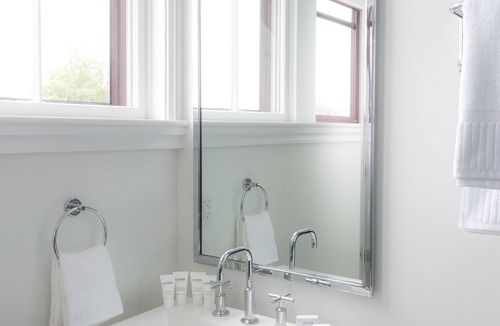 Nantucket Town Hotel | 21 Broad Hotel