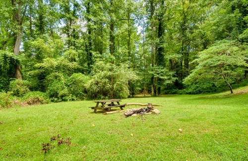 Rocky Bottom House | 21 Mi to Devils Fork State Park: Sunset Cabin!