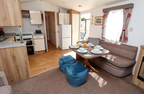 Felixstowe House | 21 Poplar Avenue