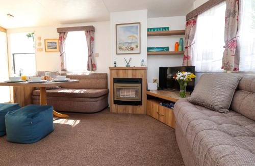 Felixstowe House | 21 Poplar Avenue