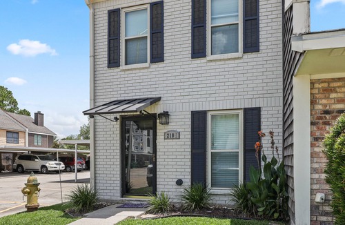 Lafayette House | 210-I Long Plantation Suites 2 Bedrooms - Monthly