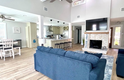 Walden on Lake Conroe House | 2100 Sq Ft, 4/3, A stone’s throw from Lake Conroe