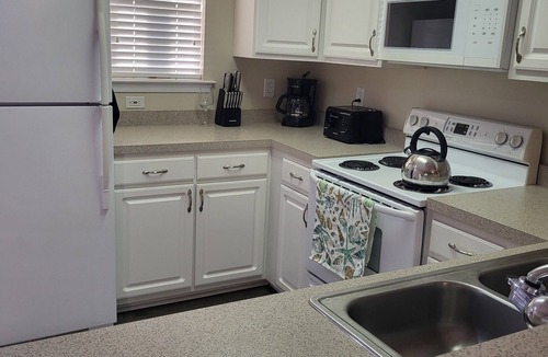Rehoboth Beach Condo | 2103 Palms, 2-bedroom condo, Many June dates still available at discounted rates