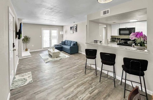 Addison Apartment | 2104 · Cozy Addison Apt, Free Park Wi-Fi, Pool & Gym