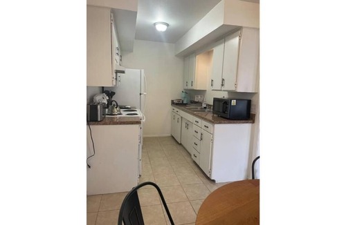 Enid House | 2107 Quiet West Side duplex, 1 king & 1 queen.