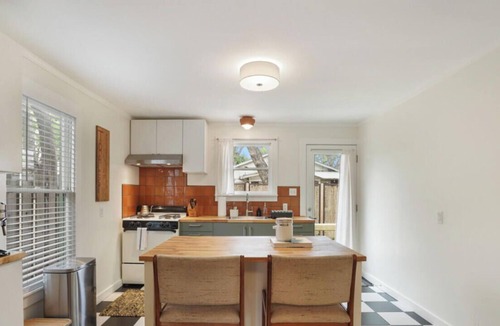 Holly House | 2109 Haskell #B xxxx