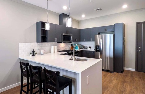 Dunellen Apartment | 212 Modern 1BR Apt Walk to NJTransit