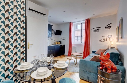 Quartier Sainte-Avoye Apartment | 212 Suite Louboutin - Superb Apartment in Paris