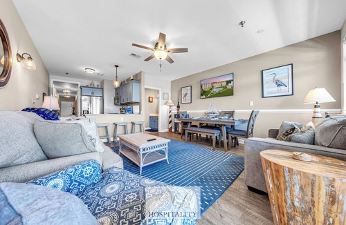 Smith Mountain Lake Apartment | 212 Waterfront 2 bedroom Mariners Condo