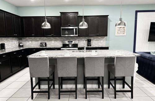 Davenport House | 2127LC- Windsor Island by RedAwning