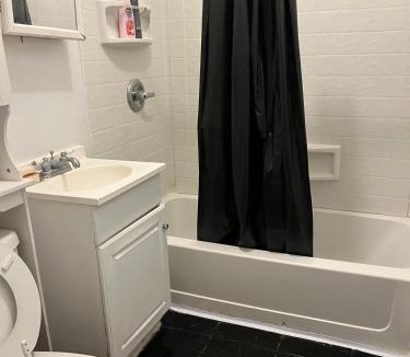 North Philadelphia West House | 2131 queen room With shared Bathroom