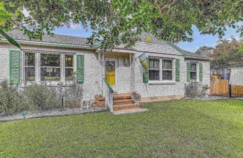 Navy Point House | 214 Payne Rd