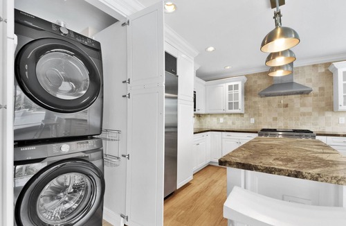 Imperial Point House | 2152 Managed By Brampton Park