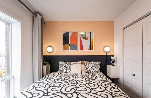 Cote-Des-Neiges—Notre-Dame-De-Grace Apartment | 219 - Abstract Designer King Suite with Parking, DT&Airport