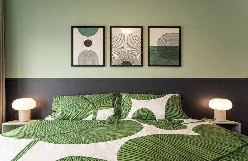 Cote-Des-Neiges—Notre-Dame-De-Grace Apartment | 219 - Abstract Designer King Suite with Parking, DT&Airport